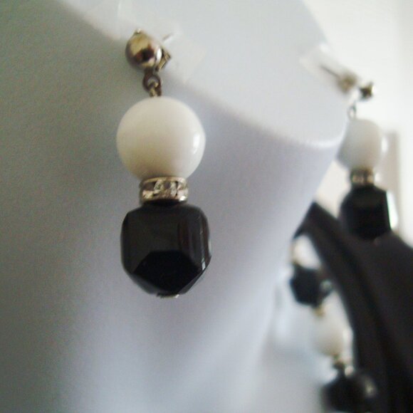 Necklace & Earrings Set White Black Beads Diamante Spacers Classic Vintage - Picture 4 of 7